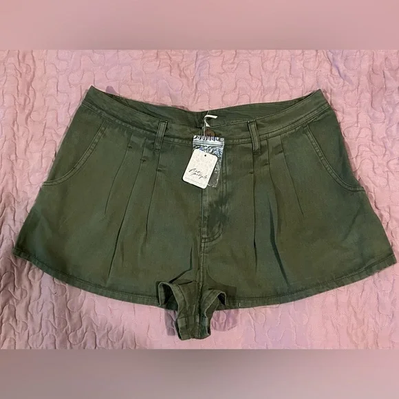 FREE PEOPLE Nora Mini Trouser Shorts Women’s Size 10. Army Green. NWTS - Picture 8 of 9